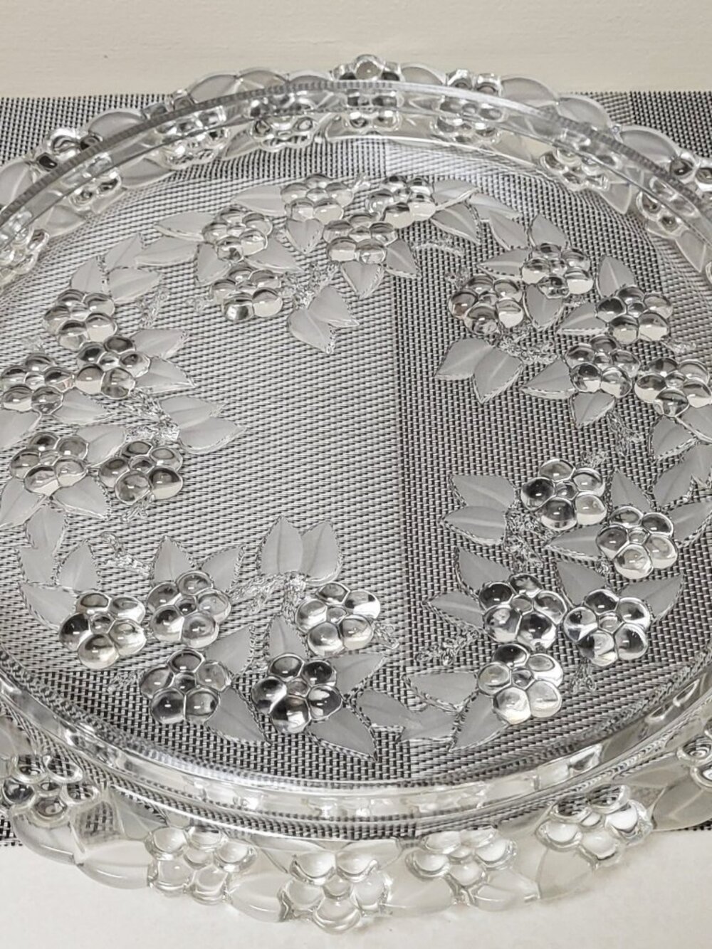 Vtg Mikasa Carmen Crystal Torte Plate 13" Floral MOD Frosted Glass '80s Germany - Picture 9 of 11